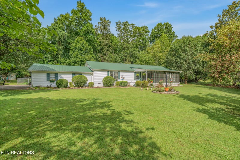 136 Holber Rd, Harriman, TN 37748