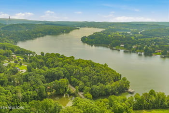 136 Holber Rd, Harriman, TN 37748