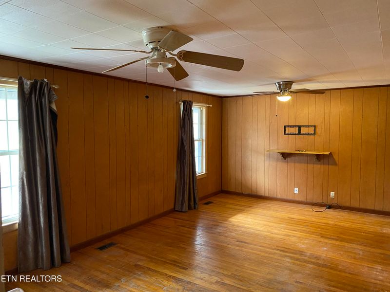 136 Lawton Rd, Oak Ridge, TN 37830