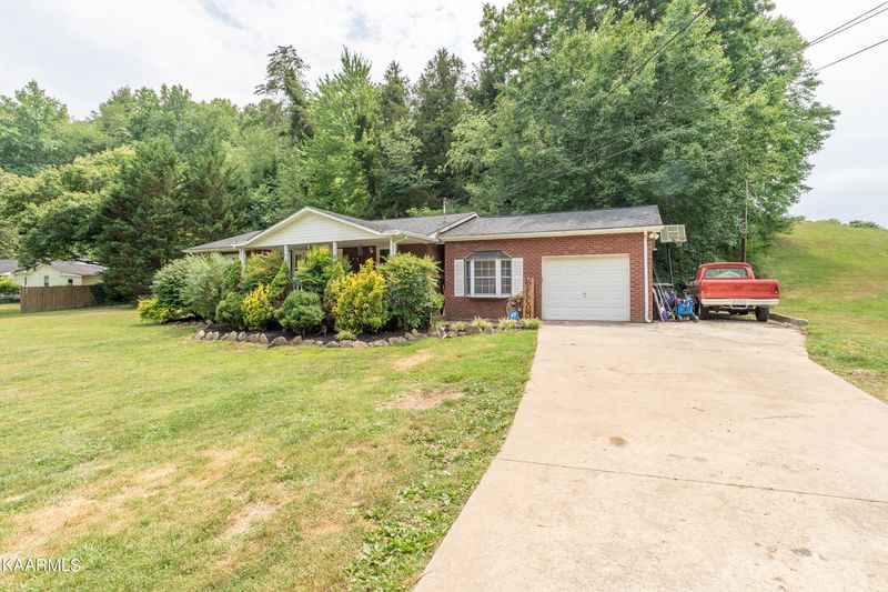 136 Little Emory Rd, Harriman, TN 37748