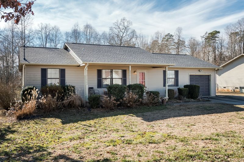 136 Rebel Rd, Harriman, TN 37748