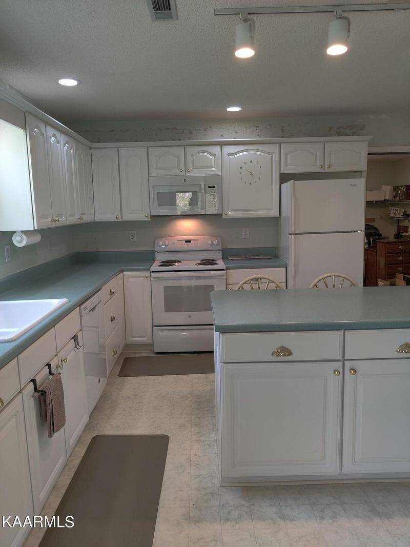 136 Vinita Ln, Loudon, TN 37774