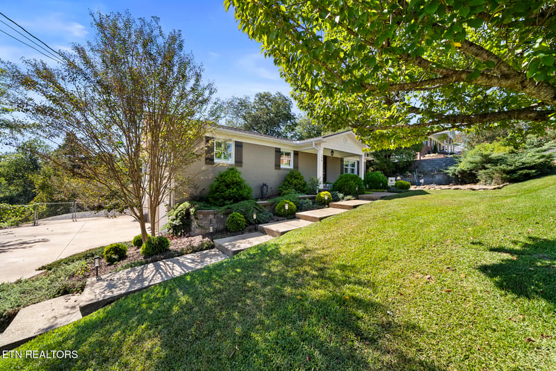 136 Westwood Dr, Clinton, TN 37716