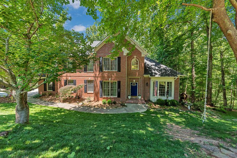 136 Whippoorwill Dr, Oak Ridge, TN 37830