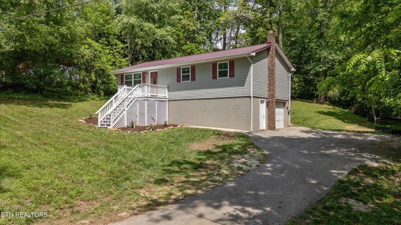 136 White Oak Dr, Harriman, TN 37748