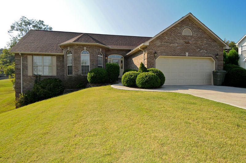 136 Windsor Dr, Maryville, TN 37803