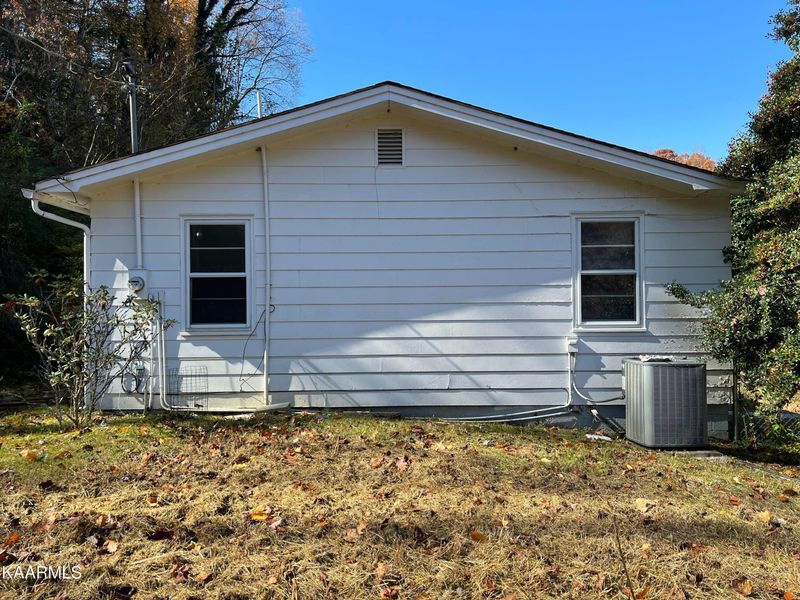 1360 Davis Creek Rd, Duff, TN 37729