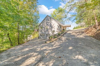 1360 Indian Shadows Dr, Ten Mile, TN 37880