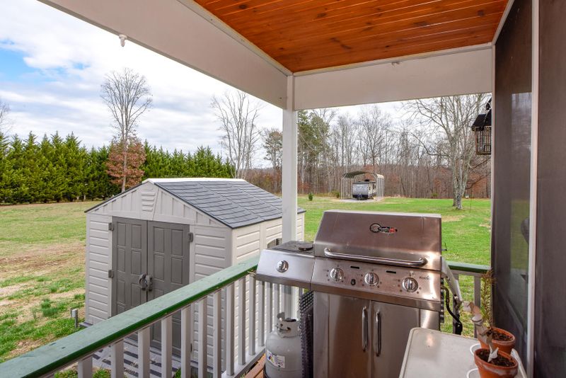 1360 Stony Point Rd, Knoxville, TN 37914