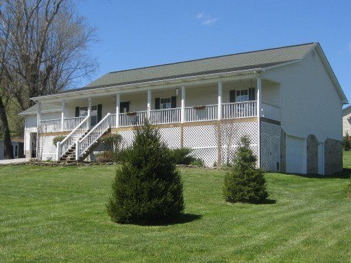 1360 Towe String Rd, Jacksboro, TN 37757