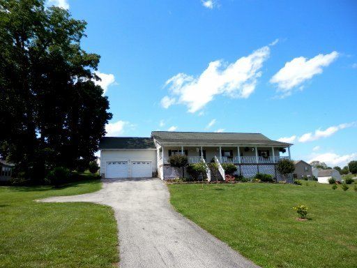 1360 Towe String Rd, Jacksboro, TN 37757