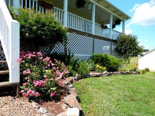 1360 Towe String Rd, Jacksboro, TN 37757
