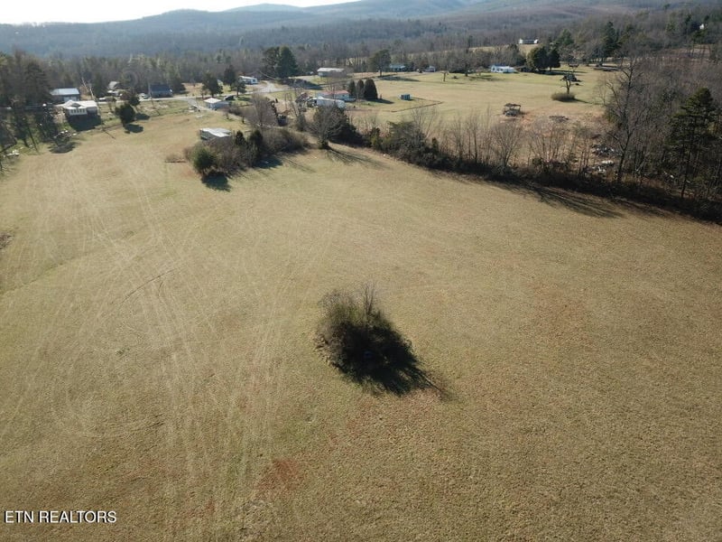 1364 Happy Top Rd, Grandview, TN 37337