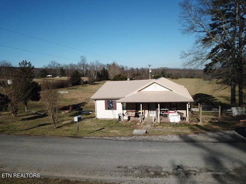 1364 Happy Top Rd, Grandview, TN 37337