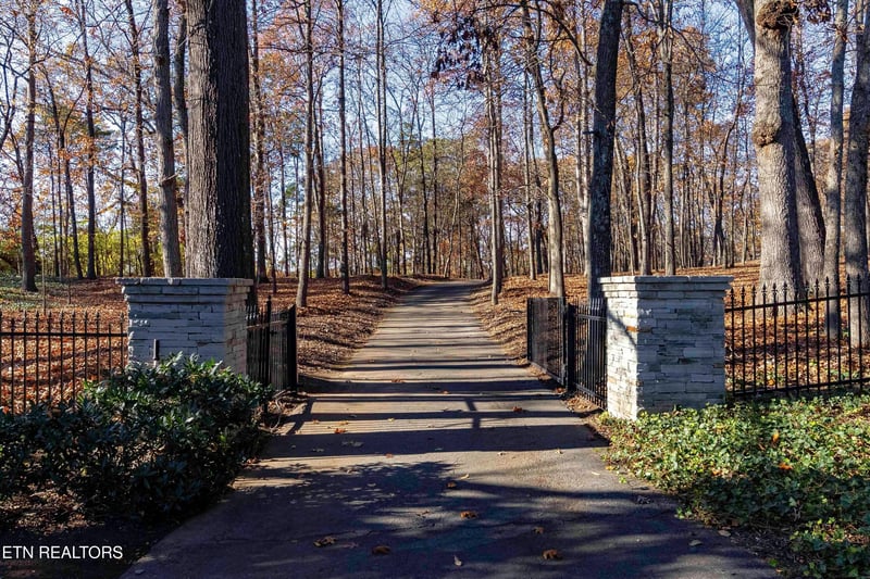 1364 Kensington Dr, Knoxville, TN 37922