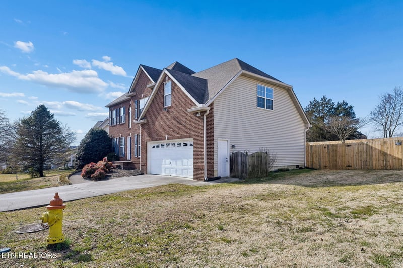 1365 Wineberry Rd, Powell, TN 37849