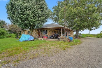 1368 Taylors Chapel Rd, Crossville, TN 38572