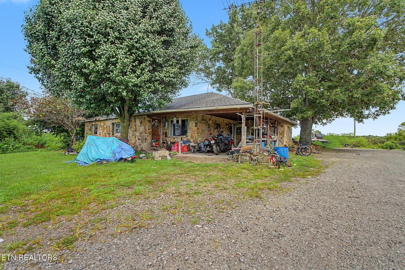 1368 Taylors Chapel Rd, Crossville, TN 38572