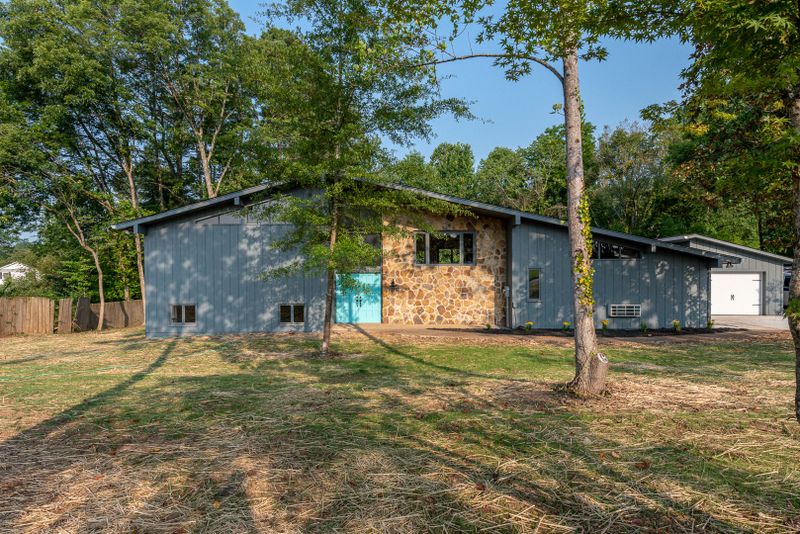 137 Baltimore Dr, Oak Ridge, TN 37830