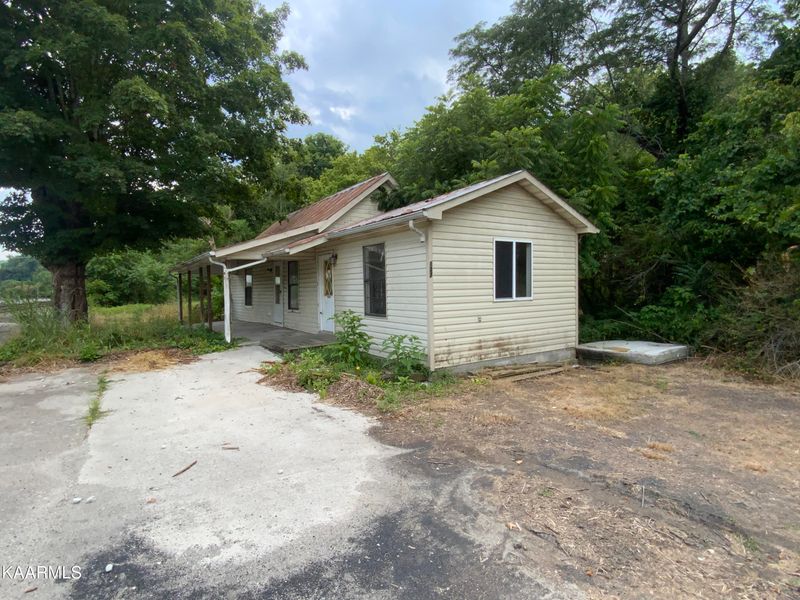 137 Bolin Rd, Rocky Top, TN 37769