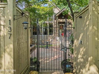 137 Chamberlain Blvd, Knoxville, TN 37920