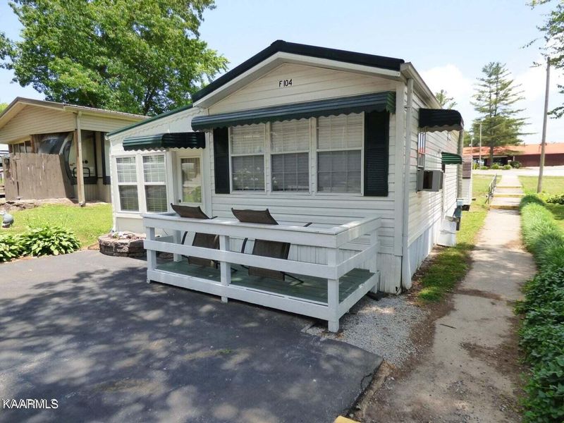 137 Comanche Tr, Crossville, TN 38572