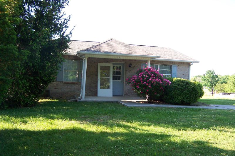 137 Community Dr, Madisonville, TN 37354