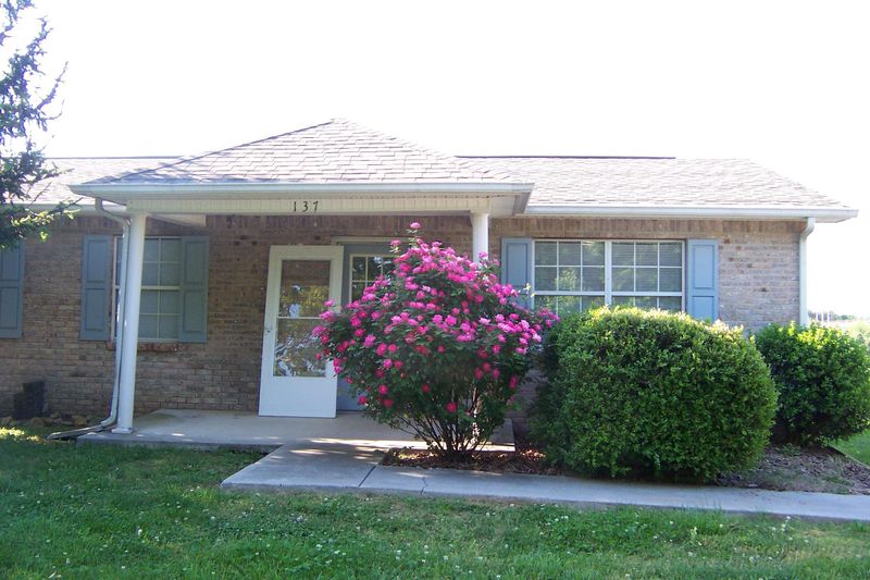 137 Community Dr, Madisonville, TN 37354