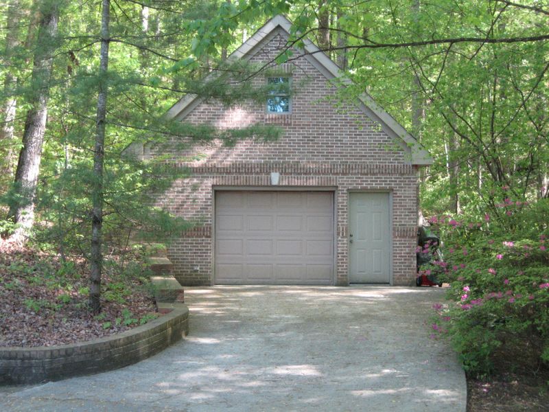 137 Danbury Dr, Oak Ridge, TN 37830