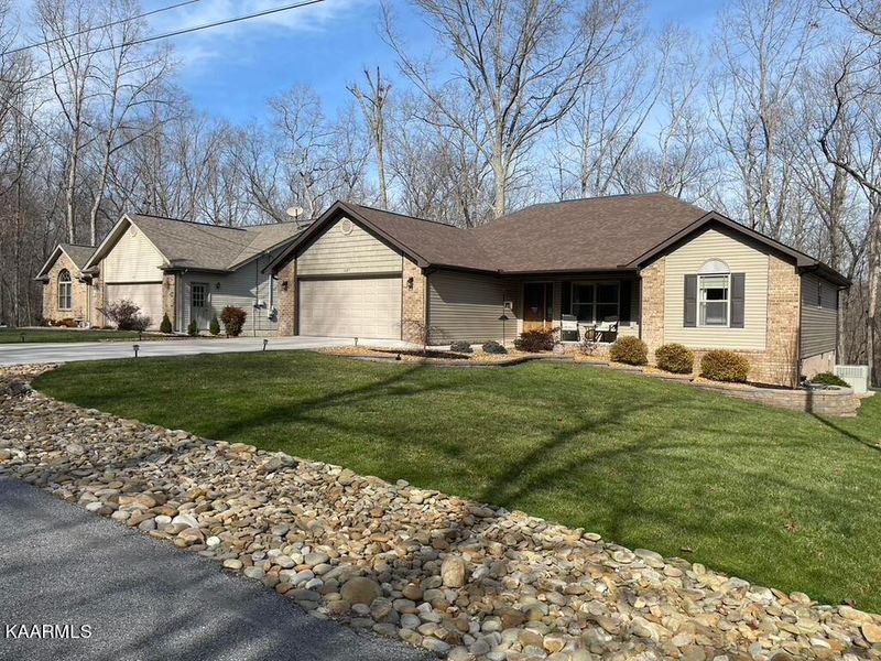 137 Highgate Dr, Crossville, TN 38558