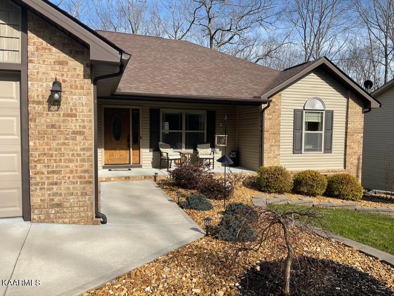 137 Highgate Dr, Crossville, TN 38558