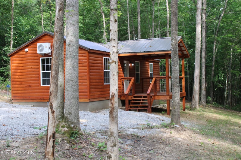 137 John Cox Rd, Deer Lodge, TN 37726
