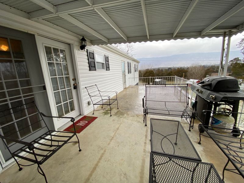 137 Moonview Dr, Lafollette, TN 37766