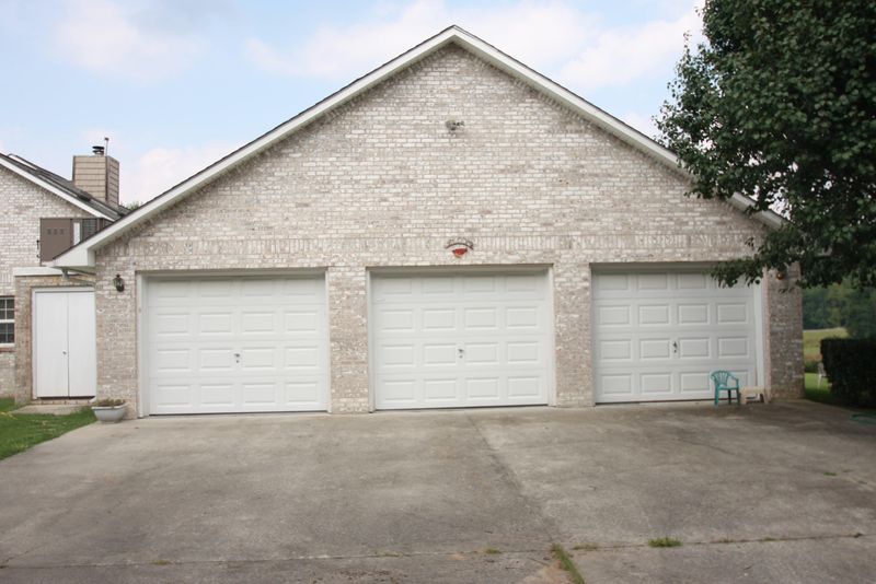 137 Morgan Fields Dr, Wartburg, TN 37887