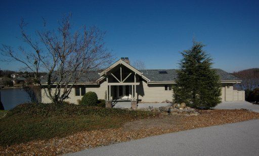 137 Oostagala Dr, Loudon, TN 37774