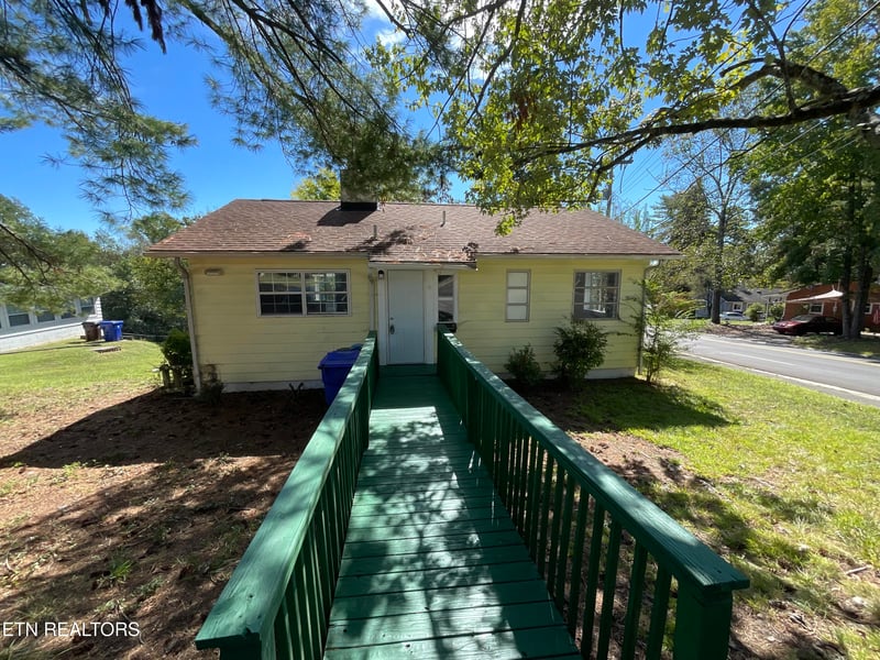 137 Utah Ave, Oak Ridge, TN 37830