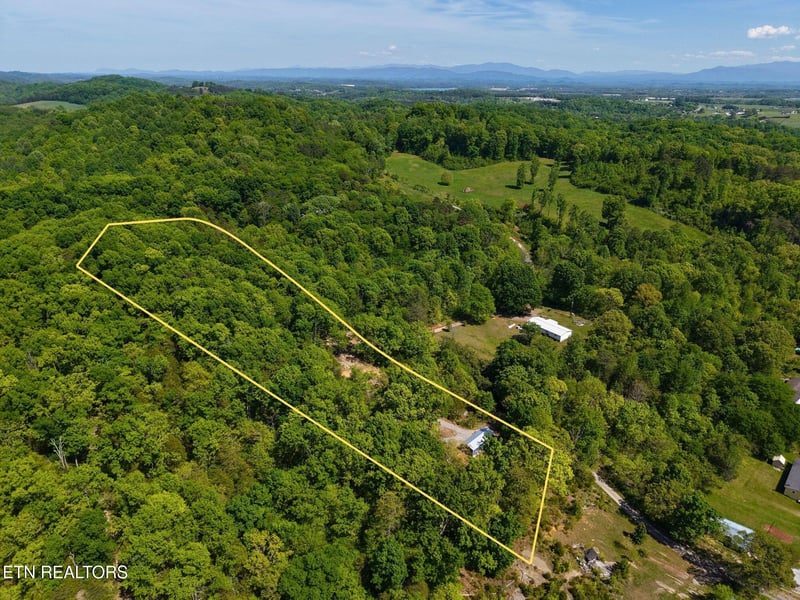 137 Watt Rd, Sweetwater, TN 37874