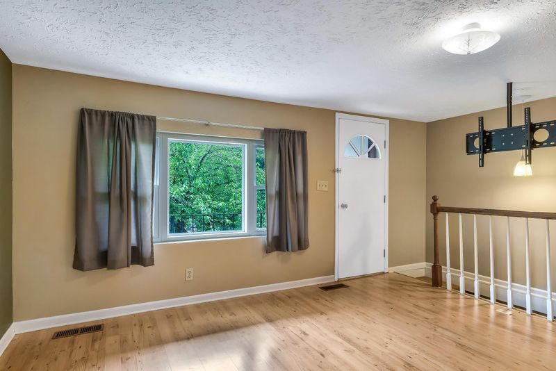 137 Wellington Cir, Oak Ridge, TN 37830