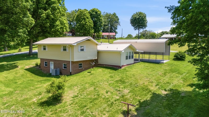 1370 Circle Dr, Loudon, TN 37774
