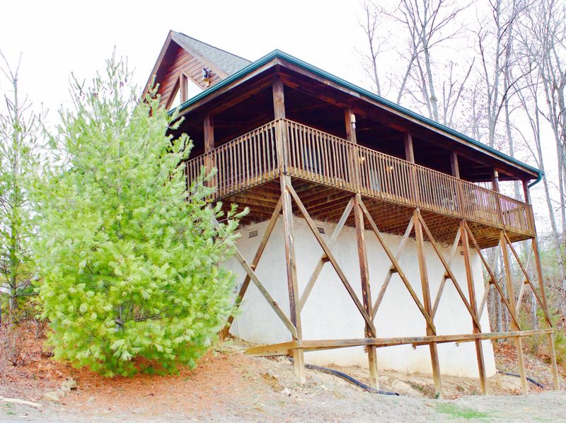 1370 Wedge Tailed Ln, Sevierville, TN 37876