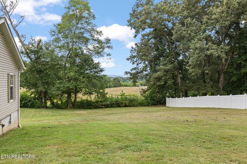 1370 Willow Creek Ln, Sevierville, TN 37876