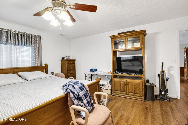 1375 Crystal View Dr, Sevierville, TN 37876