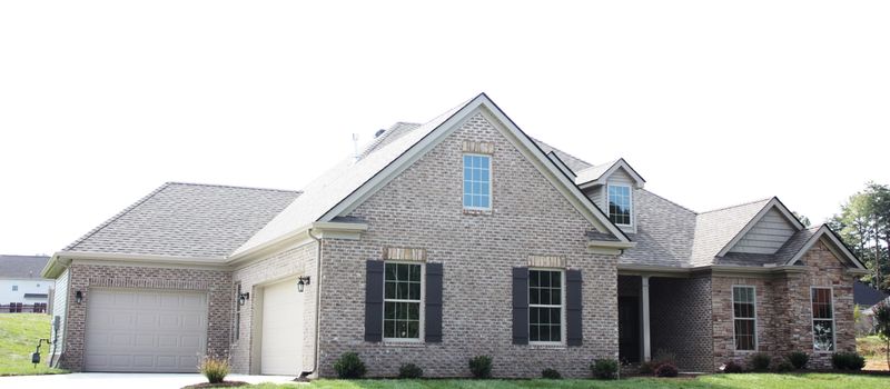 1375 Silver Leaf Dr, Lenoir City, TN 37772