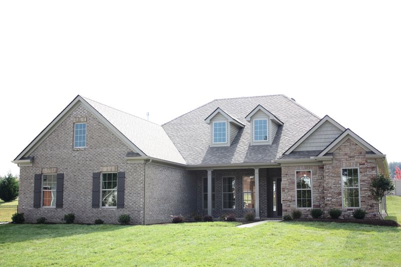 1375 Silver Leaf Dr, Lenoir City, TN 37772