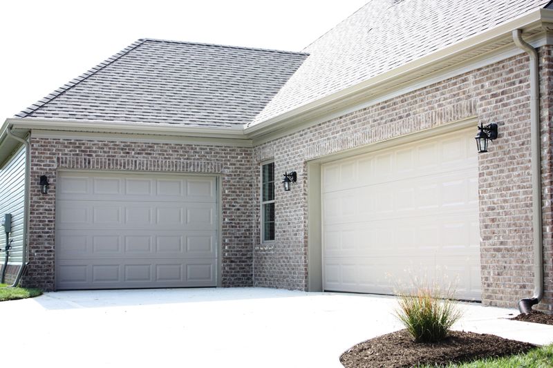 1375 Silver Leaf Dr, Lenoir City, TN 37772