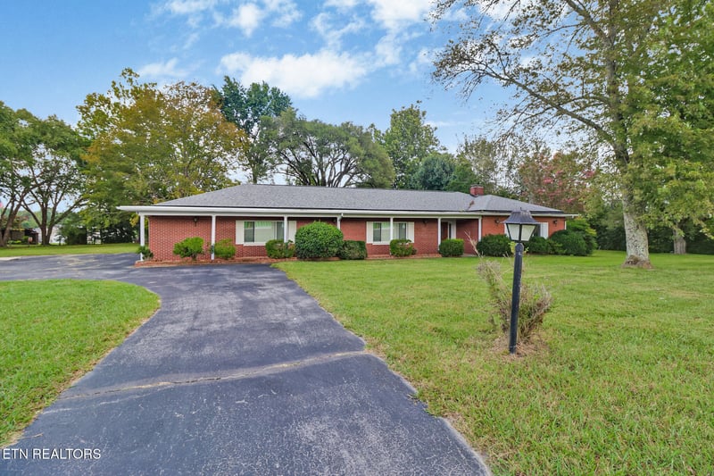 1378 Sparta Hwy, Crossville, TN 38572