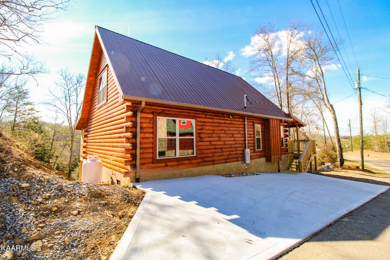 1378 Wedge Tailed Ln, Sevierville, TN 37876