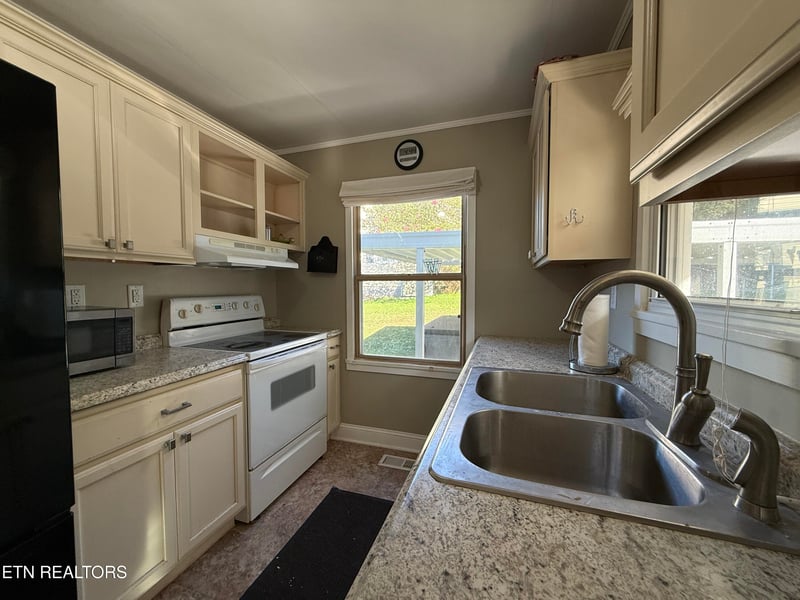 1379 Byrd Cir, Kingston, TN 37763