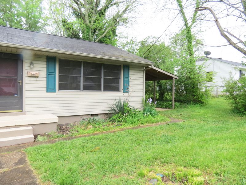 138 Arkansas Ave, Oak Ridge, TN 37830