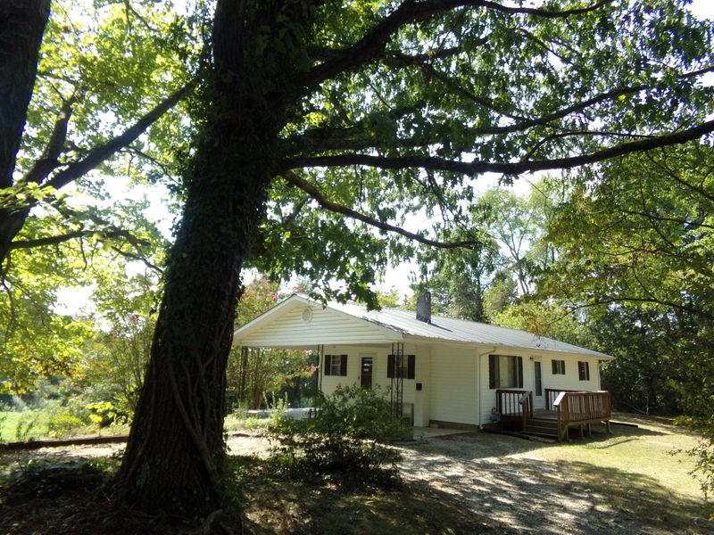 138 Bill Ln, Jacksboro, TN 37757